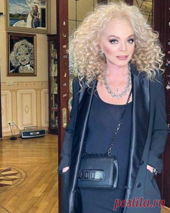 Вышла на улицу - никого... | uDuba.com