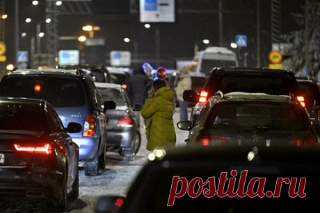 Въехавшим в ЕС из России водителям разрешили перерегистрировать автомобили. Водителям из России, въехавшим на территорию Евросоюза (ЕС) до 19 декабря 2023 года, разрешат поменять номерные знаки на европейские. Как отмечается в Официальном журнале, ЕС решил смягчить введенные ранее ограничения, касающиеся транспорта и личных вещей.