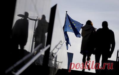 FT: Япония и ЕС выступили против предложения США полностью запретить экспорт в РФ. Как сообщили газете два чиновника, предложение было сделано Соединенными Штатами на фоне растущего разочарования Вашингтона существующей системой, благодаря которой Россия продолжает импортировать западные технологии