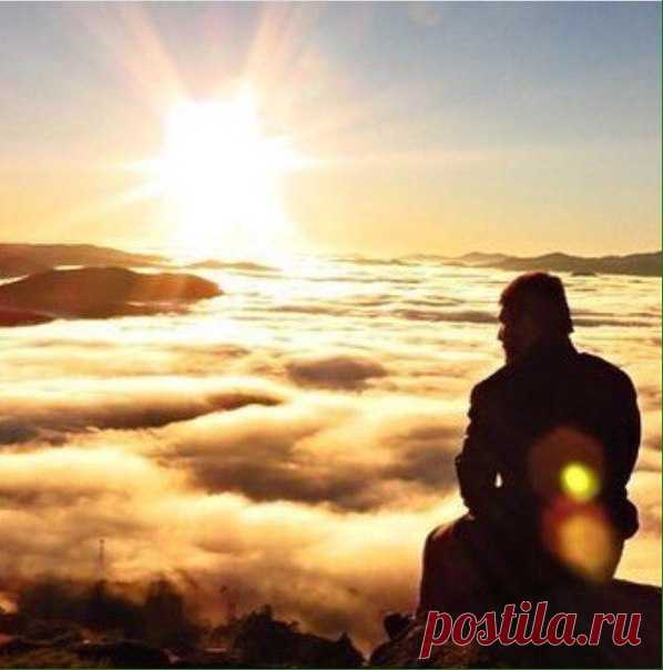 Потерпишь – и будет мир. А станешь воздавать злом за зло – и мир отступит, и Бог оставит. 
Преподобный Анатолий Оптинский