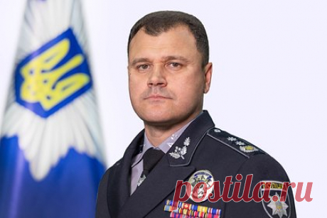 На Украине задумались над сменой главы МВД. Депутат Верховной Рады Украины Александр Гончаренко сообщил, что офис президента страны Владимира Зеленского задумался над сменой главы Министерства иностранных дел (МВД) Игоря Клименко. По его словам, глава Службы безопасности Украины (СБУ) Василий Малюк не хочет становиться министром и лишаться занимаемой должности.