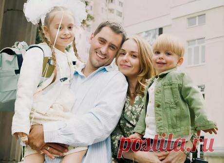 Дмитрий Чеботарёв с семьёй
