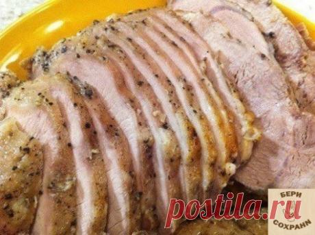 Мясо в пакете "Томленое" для самых ленивых
Это мясо очень долго томится при небольшой температуре, пропитываясь ароматами специй и делаясь чрезвычайно мягким.
Мясо получается бесподобное, я такого никогда не пробовала.
Оно настолько мягкое, что кажется, что может намазываться, как масло.
Можно приготовить большой кусок мяса, часть сразу съесть, а часть заморозить, чтобы потом его понемногу доставать, размораживать и подавать к завтраку.
Готовится это вкусное мясо довольно долго - 4 часа варки,