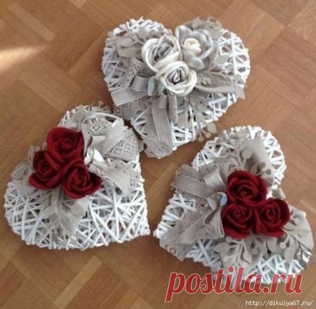 Сердечки из газетных трубочек
