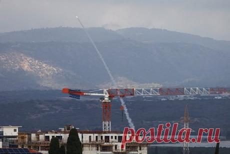 ЦАХАЛ заявил о ракетных ударах со стороны Ливана. Со стороны Ливана наносятся ракетные удары в сторону Израиля, Армия обороны Израиля (ЦАХАЛ) наносит ответные удары по источникам огня в Ливане. «После сообщений о звуках сирен на севере Израиля было зафиксировано около двадцати запусков ракет из Ливана в сторону израильской территории», — говорится в сообщении ЦАХАЛ.