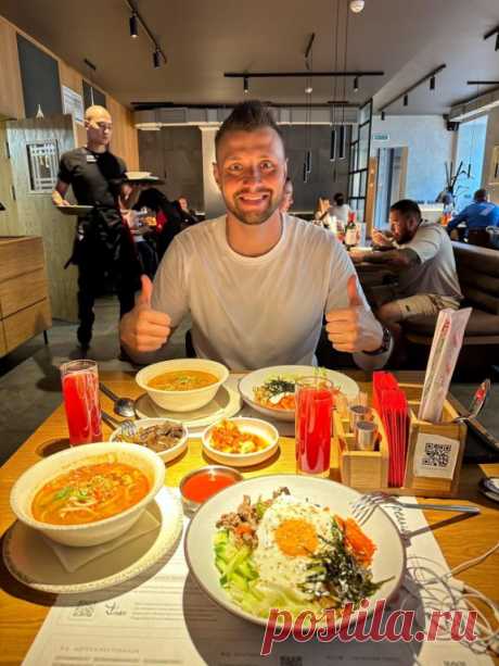 Находка года для туриста в Петербурге (где вкусно и выгодно поесть)
У нас с Настей открытие века! Попробовали корейскую кухню и влюбились!

Если хотите испытать гастрономический оргазм, то вам следует обратить внимание на это заведение! Нашли великолепное место с невероятно вкусной корейской кухней, большими порциями и приятными ценами в Петербурге. 

Во-первых, хочется сразу отметить, что в этом заведении есть бизнес-ланчи. А это значит, что с 12:00 до 16:00 вы имеете воз...