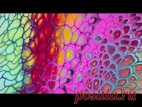 Fluid art с черным активатором. Абстрактная картина жидким акрилом.