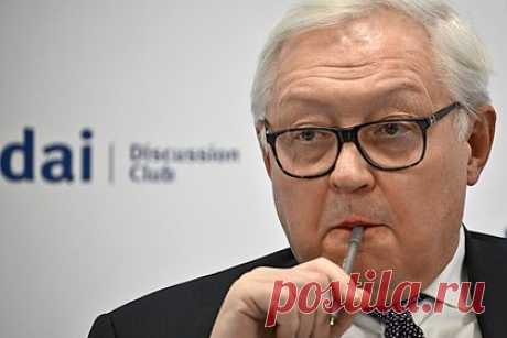 МИД России обвинил НАТО в «зомбировании» стран. Замглавы МИД России Сергей Рябков обвинил НАТО в «зомбировании» стран. «Но НАТО со своей стороны с маниакальным упорством, достойным лучшего применения, последовательно подползало к российским границам, одновременно зомбируя русофобскими страшилками соседние с нами страны», — заявил он.