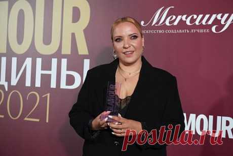 Популярная юмористка назвала самую раздражающую вещь в работе в шоу на ТНТ. Популярная российская юмористка Ирина Мягкова рассказала о том, что ее больше всего раздражало во время работы в шоу Stand Up на канале ТНТ. Ранее комикесса также пожаловалась на синдром самозванца. Мягкова призналась, что не смогла сдержать слез после того, как билеты на ее концерт быстро раскупили.