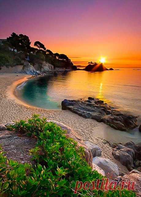 coiour-my-world:
“Girona, Spain
”