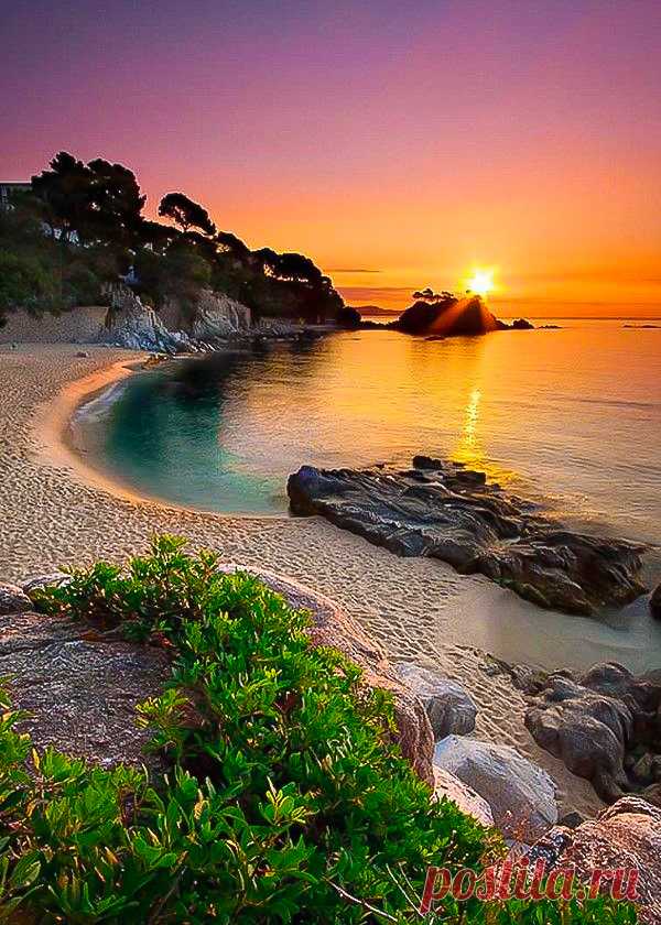 coiour-my-world:
“Girona, Spain
”