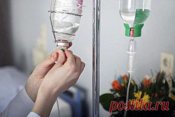 Делюсь с Вами информацией. Может быть она кому-нибудь пригодится? 
Химиотерапия: 

1. После химиотерапии, как только появляется возможность начать кушать или перестают раздражать запахи- банка красной икры. Не напрягаясь, хоть по крупинке. 
2. Чай каркаде, гранатовый сок. 
3 Во время капельницы, для уменьшения тошноты- сосать лимон, мелкими кусочками, размером с ноготок мизинца. И выплевывать. Глотать не стоит. 
4. Для поднятия гемоглобина, препараты железа заменит Гематог...