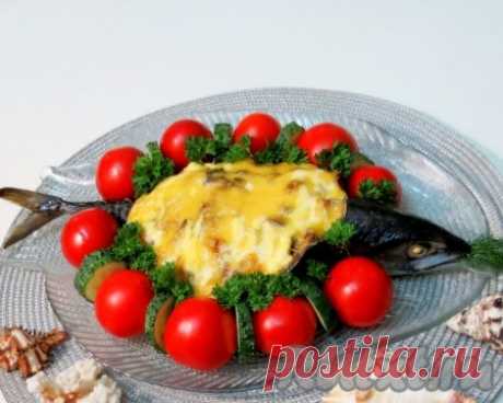 Фаршированная скумбрия, запеченная в духовке - рецепт с фото Скумбрия - вкусная, жирная рыба. Хочу рассказать вам любимый рецепт моей семьи - фаршированная скумбрия, запеченная в духовке. Не пугайтесь слова "фаршированная". На самом деле, подготовка рыбы займёт 15-20 минут. Ну и пассировка овощей и грибов. Всё! Но поверьте мне, результат превзойдёт все ...