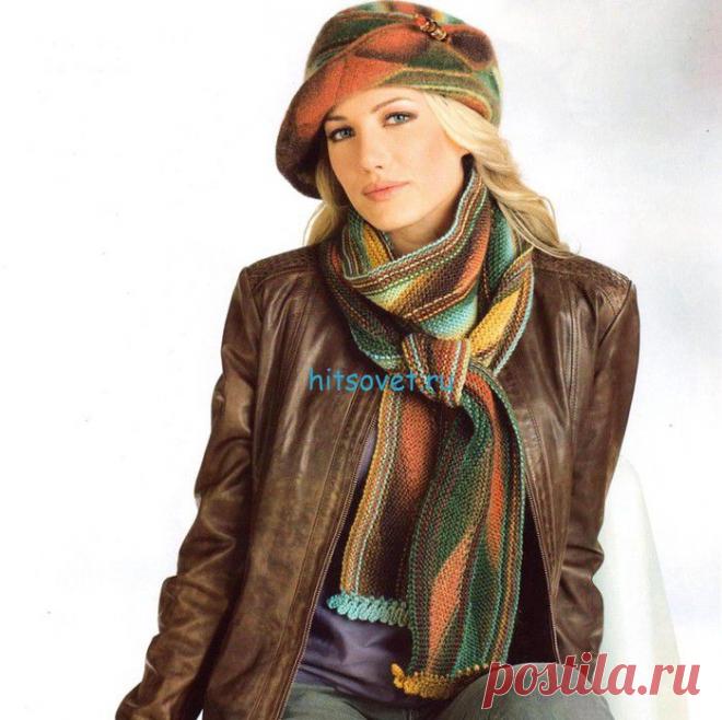 Фетровая вязаная шляпа и шарф спицами.