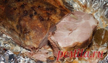 Сочное мясо, запечённое в фольге
1 килограмм свинины (говядины, баранины и т.д.)
Для маринада
1 столовая ложка соли
1 столовая ложка сахара
1 чайная ложка хмели-сунели
1 чайная ложка куркумы (по желанию)
пол чайной ложки черного перца
1 столовая ложка паприки
3 зубчика чеснока
3 столовые ложки растительного масла