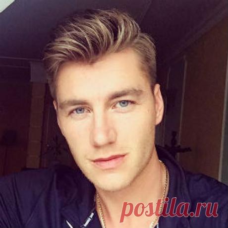 Алексей Воробьев женился на финалистке «Мисс Россия» | StarHit.ru
Артист разместил фотографию в микроблоге. ...
