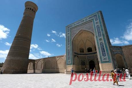 Россиянка побывала в Узбекистане и развеяла стереотипы о стране. Российская путешественница побывала в Узбекистане и развеяла популярные предубеждения об этой стране. «Очень силен стереотип, что в Узбекистане и Таджикистане все женщины ходят чуть ли не в парандже, — написала россиянка. — Но это не совсем так». Также она назвала Узбекистан безопасной страной для туристов.