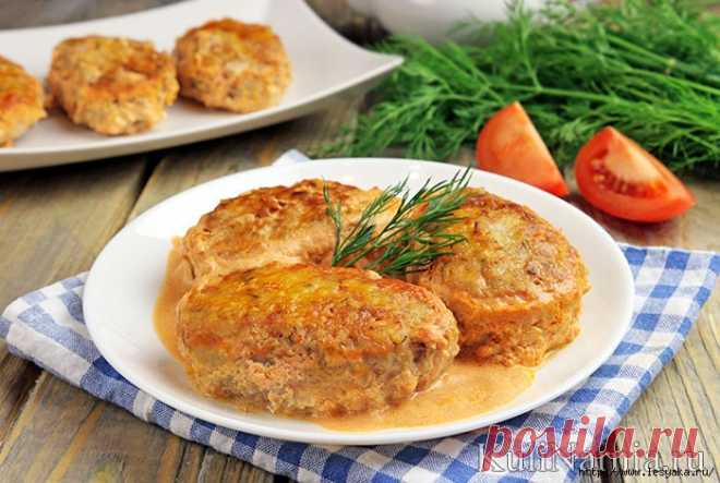 САМЫЕ ВКУСНЫЕ ЛЕНИВЫЕ ГОЛУБЦЫ. РЕЦЕПТ ПРОСТ КАК «РАЗ-ДВА-ТРИ»! Для меня это стало открытием века! Как приготовить ленивые голубцы, я отчасти придумала сама. Иногда совершенно нет времени сначала отваривать капусту, потом заворачивать туда фарш и долго тушить.Поэтому я однажды решила приготовить ленивые голубцы по классическому рецепту...