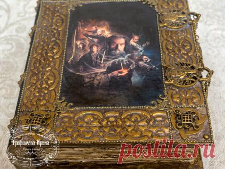 фолиант "Властелин колец" (лаковые распечатки, трансфер старинной карты на льняную ткань, имитация чеканки, имитация ажурного литья, , имитация старинной бронзы, морение спиртовой морилкой "мореный дуб", контур, корешок натуральная замша,фурнитура)