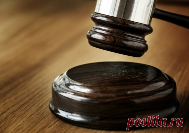 В Киеве предъявили обвинение пытавшемуся угнать самолет ВКС России мужчине. Роман Червинский под видом налоговика обещал предпринимателю за 100 тысяч долларов помощь в возврате арестованной на Одесской таможне партии сигарет.