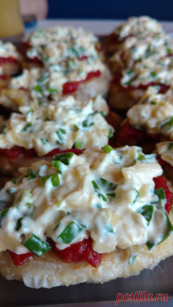 Отбивные из медальонов индюшки с домашней помидорной пастой, сыром и зелёным лучком! Обращайтесь..., в рецепте не откажу))