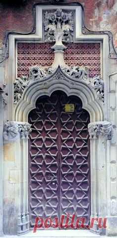 Door at Ciutat Vella, Barcelona, Spain | Arnim Schulz, on Flickr. #portals #doors #front #entrance #arch #archway #arched #doorway #house #home #purple #color #design #moors #moorish #style #architecture #barcelona #spain #western #europe #travel #photography