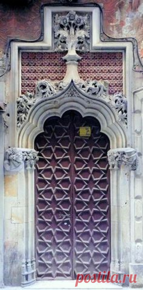 Door at Ciutat Vella, Barcelona, Spain | Arnim Schulz, on Flickr. #portals #doors #front #entrance #arch #archway #arched #doorway #house #home #purple #color #design #moors #moorish #style #architecture #barcelona #spain #western #europe #travel #photography