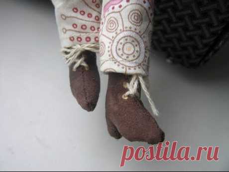 Как сделать ботинки текстильной кукле.