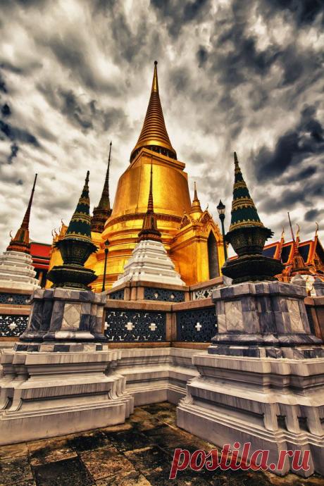 Wat Phra Kaew, Bangkok, Thailand *