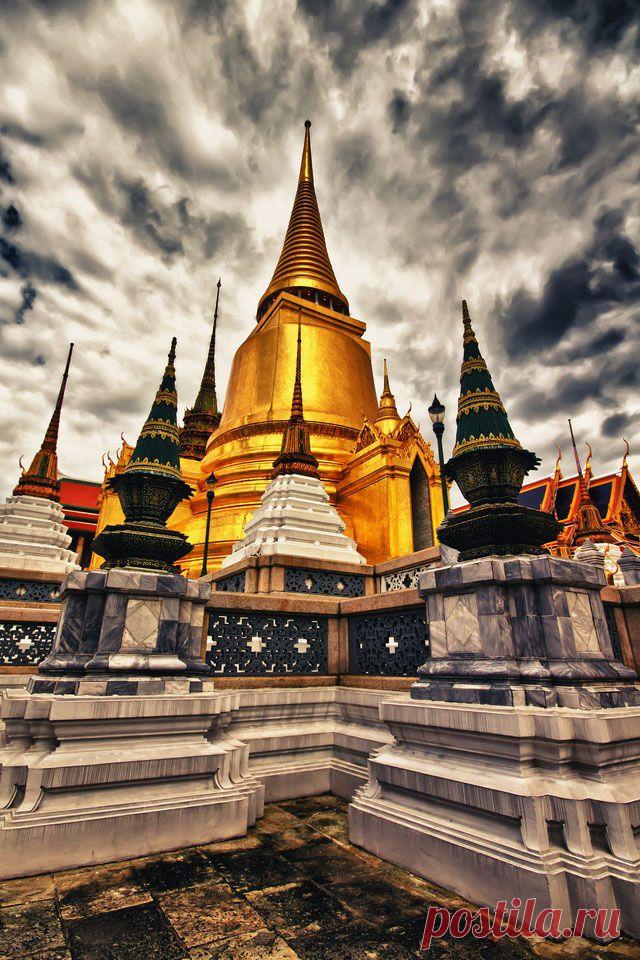 Wat Phra Kaew, Bangkok, Thailand *