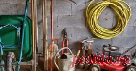 50 нестандартных идей, как можно хранить вещи на даче У владельцев больших дачных домов и хозяев небольших построек есть кое-что общее: они хотят, чтобы вещи и инструменты хранились в порядке и были всегда под рукой. Поэтому сегодня мы расскажем, как этого добиться с помощью необычных способов.