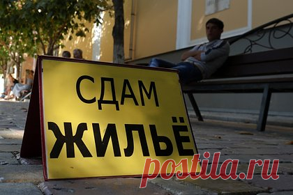 Посуточную аренду в России решили урегулировать. Депутаты Заксобрания Нижегородской области выступили с предложением урегулировать посуточную аренду жилья. Почасовая аренда квартир может доставлять неудобства другим жильцам дома. Решит проблему введение некоторых ограничений: минимальное время аренды, предельное число нанимателей, проживающих на жилплощади.