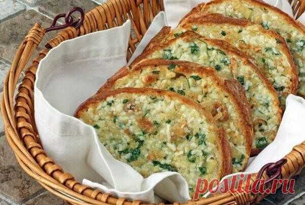 Запеченный чесночный хлеб с сыром, на аромат которого сойдутся все соседи!
