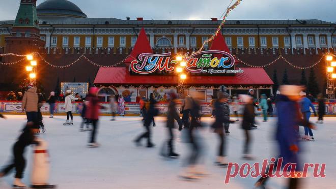 На Красной площади открылся каток. На Красной площади торжественно открыли каток у ГУМа ???(Государственного универсального магазина)???, передает РИА Новости. Как уточняется в материале, на лед по этому поводу вышли чемпионы мира в танцах на льду Виктория Синицина и ...