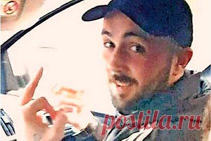 Бандит отрубил руку невиновному мужчине. На добропорядочного жителя Великобритании напал бандит и отрубил ему руку. По словам пострадавшего, он находился у себя дома и, выйдя из душа, заметил за окном машину. Когда мужчина вышел на улицу, она подъехала к нему. Из нее выпрыгнул человек в балаклаве с огромным мачете в руках.