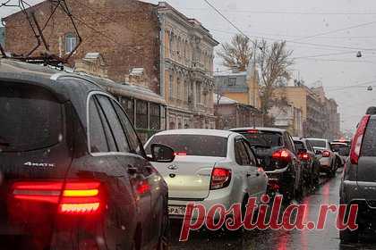 В МВД пообещали не штрафовать водителей за одно нарушение. Автомобилистов не будут штрафовать за езду на летней резине зимой, пообещал глава Госавтоинспекции Михаил Черников. По его словам, сотрудники Госавтоинспекции не станут наказывать водителей. При этом он заявил, что водители должны сами следить за безопасностью автомобиля.