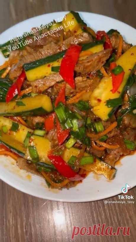 Салат с мясом и свежими огурцами