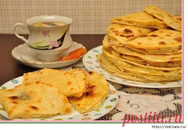 Кыстыбый - лепешечки с картошкой-пюре.