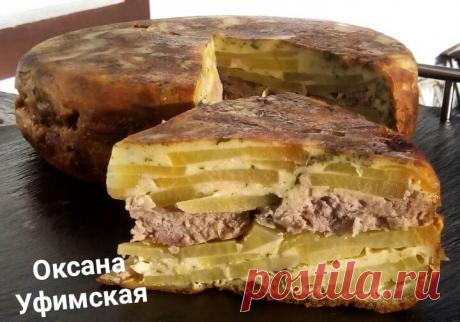 Очень вкусный пирог с фаршем и картофелем в мультиварке

=Можно в тесте майонез заменить сметаной или кефиром, густоту корректировать количеством муки...
=Тесто:
4 яйца,
250 г майонеза (сегодня положила майонез и кефир поровну),  
1 чайная ложка соли,
1 чайная ложка соды,
4 столовые ложки муки (я беру с горкой) и добавила гость свежей зелени
=Для начинки:
5 шт нарезанных ломтиками картошки ( среднего размера)
400 г смешанного фарша