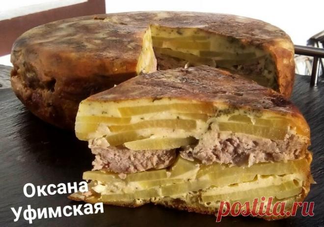 Очень вкусный пирог с фаршем и картофелем в мультиварке

=Можно в тесте майонез заменить сметаной или кефиром, густоту корректировать количеством муки...
=Тесто:
4 яйца,
250 г майонеза (сегодня положила майонез и кефир поровну),  
1 чайная ложка соли,
1 чайная ложка соды,
4 столовые ложки муки (я беру с горкой) и добавила гость свежей зелени
=Для начинки:
5 шт нарезанных ломтиками картошки ( среднего размера)
400 г смешанного фарша