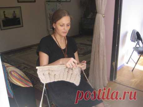 А это мы вязали шапочки за 3 часа))) весело было всем!