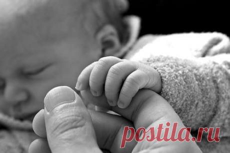 Каким маленьким кажется ребенок, который приносит с собой такое большое счастье :)