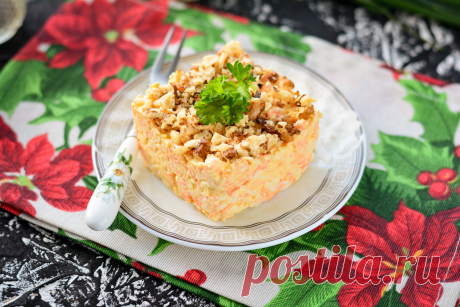 Салат "Белочка" - быстрый и вкусный рецепт, когда гости уже на пороге Салат «Белочка» из плавленых сырков и моркови – это оригинальное блюдо, рецепт которого пригодится как для повседневного, так и для праздничного стола.