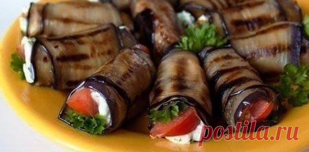 Самая модная закуска летнего сезона — Рулетики из баклажана с фетой и помидорами!