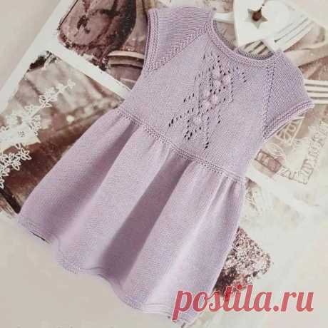 Детское платье спицами Автор knittingwithlove◇пряжа Loro Piana ,85% хлопок,15% кашемир,600 метров◇◇размер 1,5-2,5 года◇• моя плотность 7,5 см=18 п,2,4 п в 1 см• спицы N3,5,N4• платочная вязка ,верх платья-N3,5• основное полотно N4• на спицы N3,5 набрать 80п ,6 рядов платочки,6 ряд дырочка для пуговицы (3...