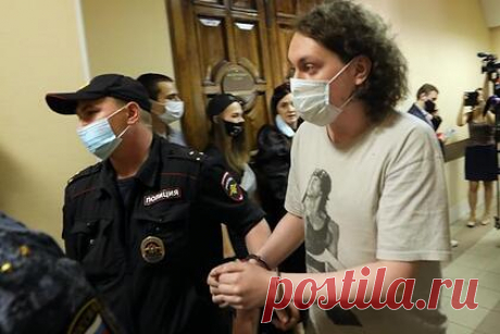 Девушка Хованского рассказала о проблемах со здоровьем у блогера. Девушка Юрия Хованского, обвиняемого в оправдании и пропаганде терроризма из-за песни про захват заложников мюзикла «Норд-Ост», рассказала о проблемах со здоровьем у российского блогера, сообщает «Говорит Москва». По ее словам, Хованский крайне пессимистично настроен на будущие решения суда и ни на что не надеется.