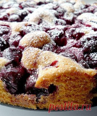 Вишневый пирог за 10 минут Этот простой и одновременно изумительно вкусный пирог с тонкой ноткой ванили смело можно печь из свежей и замороженной вишни. Предлагаем простой фоторецепт.

__
Сложность: легко
Время приготовления: 10 мин.
Ожидание готовности: 50 мин. 
 __
 
Этот простой и одновременно изумительно вкус