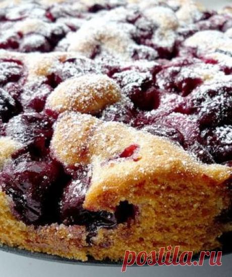 Вишневый пирог за 10 минут Этот простой и одновременно изумительно вкусный пирог с тонкой ноткой ванили смело можно печь из свежей и замороженной вишни. Предлагаем простой фоторецепт.

__
Сложность: легко
Время приготовления: 10 мин.
Ожидание готовности: 50 мин. 
 __
 
Этот простой и одновременно изумительно вкус