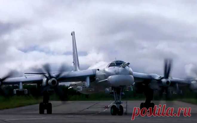 Ракетоносцы Ту-95МС совершили четырехчасовой полет над Баренцевым морем. Стратегические ракетоносцы Ту-95МС выполнили плановый полет над нейтральными водами Баренцева моря, сообщили в Минобороны России.
