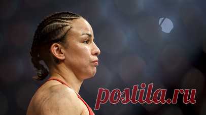 Пеннингтон победила Силву и стала обладательницей титула UFC в легчайшем весе. Американка Ракель Пеннингтон одержала победу над бразильянкой Майрой Буэно Силвой в поединке за вакантный титул Абсолютного бойцовского чемпионата (UFC) в легчайшей весовой категории. Читать далее